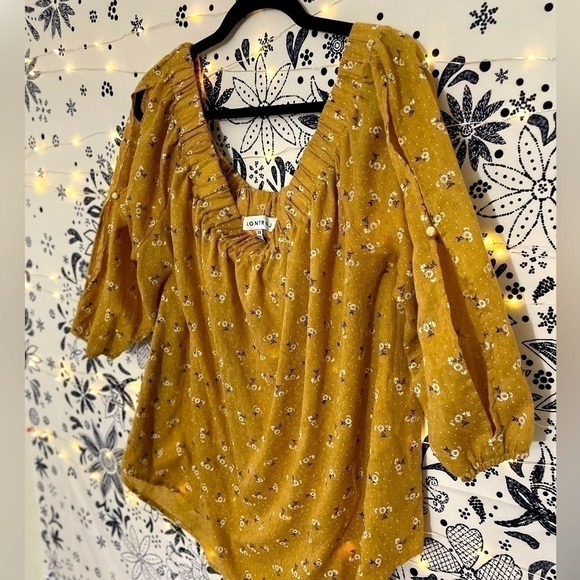 NWOT gold off the shoulder plus size blouse with cut outs and button detail - Picture 10 of 10